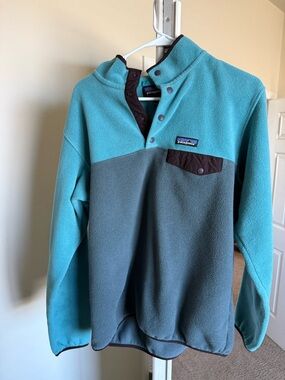 Patagonia Teal and Charcoal Synchilla Pullover Jacket
